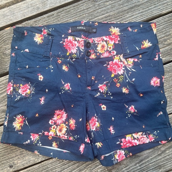 Torrid print shorts - Picture 3 of 14